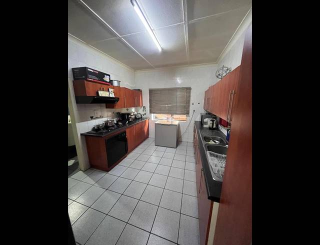 4 BEDROOM HOUSE FOR SALE IN FISHERS HILL